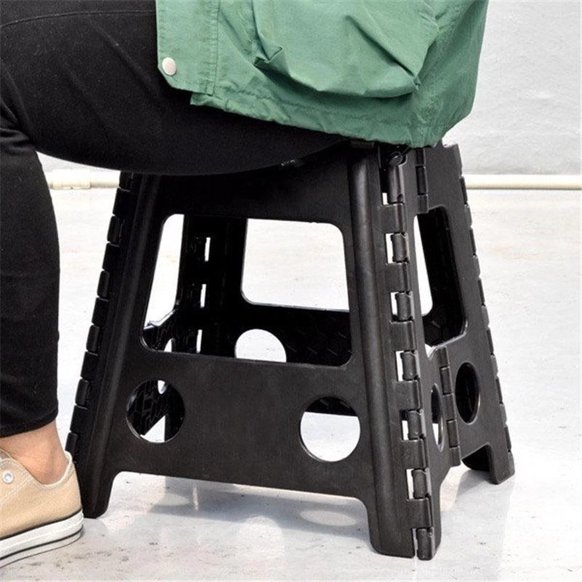 Merkloos Verdikt Kunststof Klapkruk-draagbaar-opvouwbare Kruk-Met Antislip Oppervlak Zwart 29x22cmx45cm - Afbeelding 4